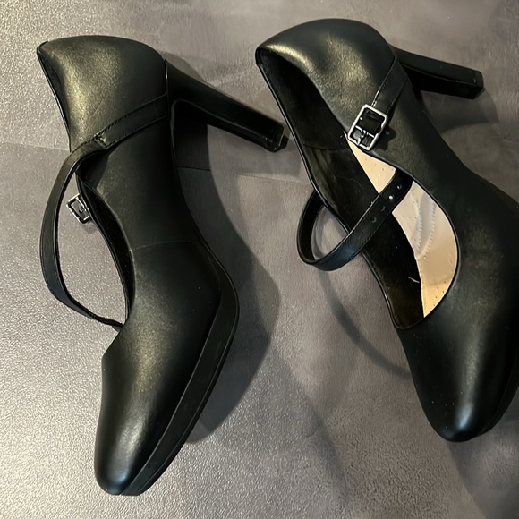 Clark’s Ambry Shine Black Leather Maryjane Heels - Picture 4 of 5